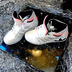 White, Pink, & Black Adidas❗️US BiG Kids 3.5Youth